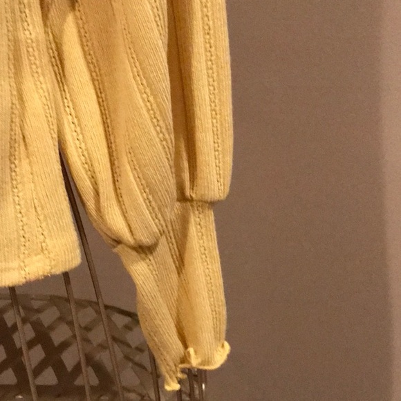 NWT!  Lightweight top - Picture 4 of 6